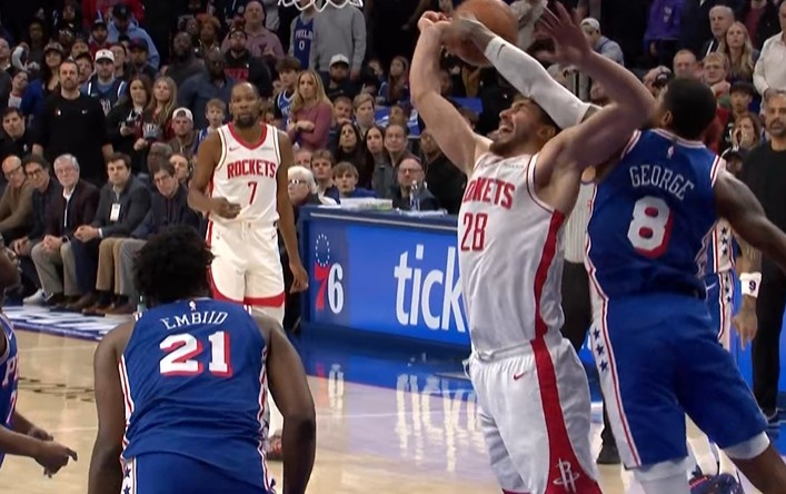 DB真人-防守建功！保罗·乔治大帽申京 随后乌布雷反击打中扩大领先