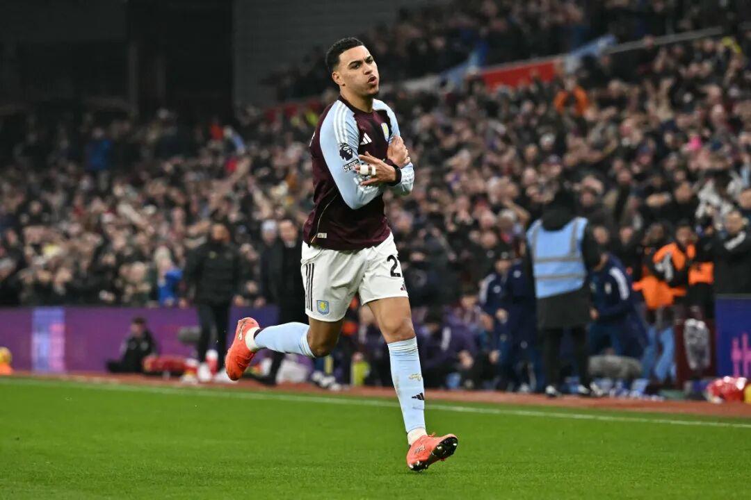 DB真人-维拉“寒王”，已进化成英超新型前腰代表