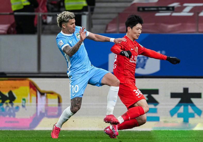 DB真人-辣眼！中超首轮10大“战犯”大连占4个！球迷：怎么混上主力的？