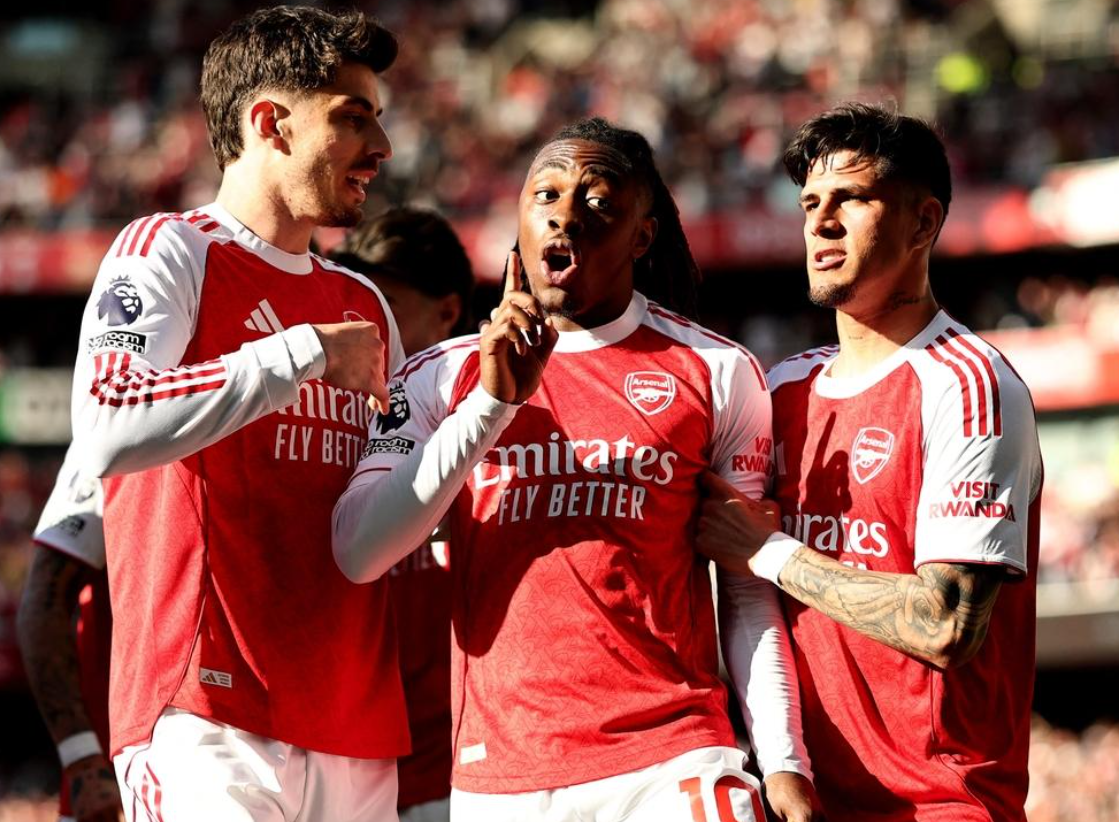 1-0险胜!英超榜首易主,埃泽轰入世界波,阿森纳超越曼城登顶